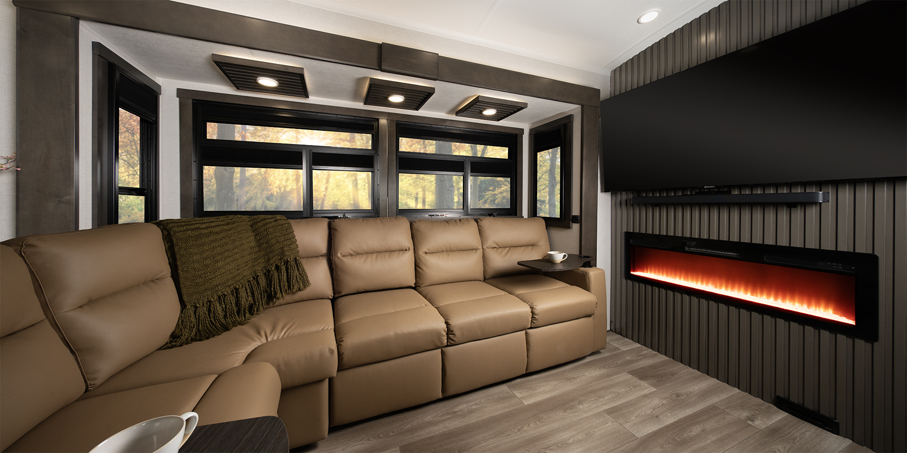 MY27_Mobile Suites_living room_WEB